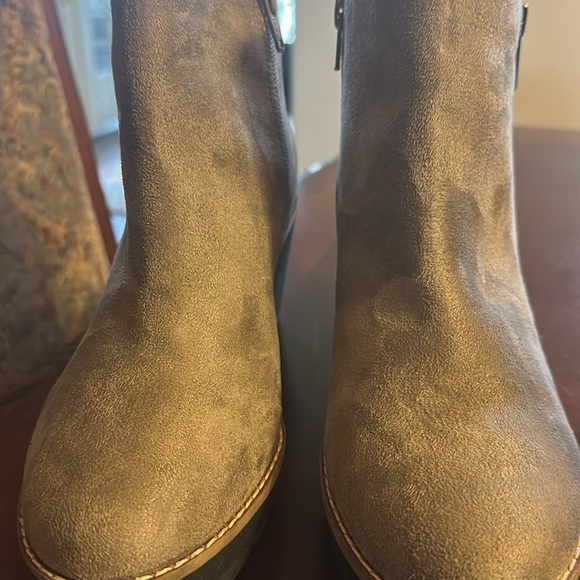 Easy Spirit Jayda Wedge Booties - Taupe - Size 7 - Picture 7 of 7